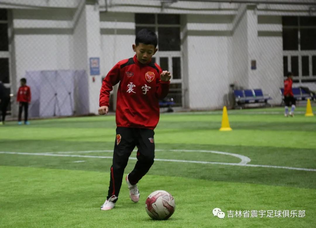 新奇之余,皆是寄望——震宇足球进驻农博园搏一搏室内足球场