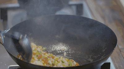 没有一份沮丧是蛋炒饭搞不定的，如果有就再来一碗