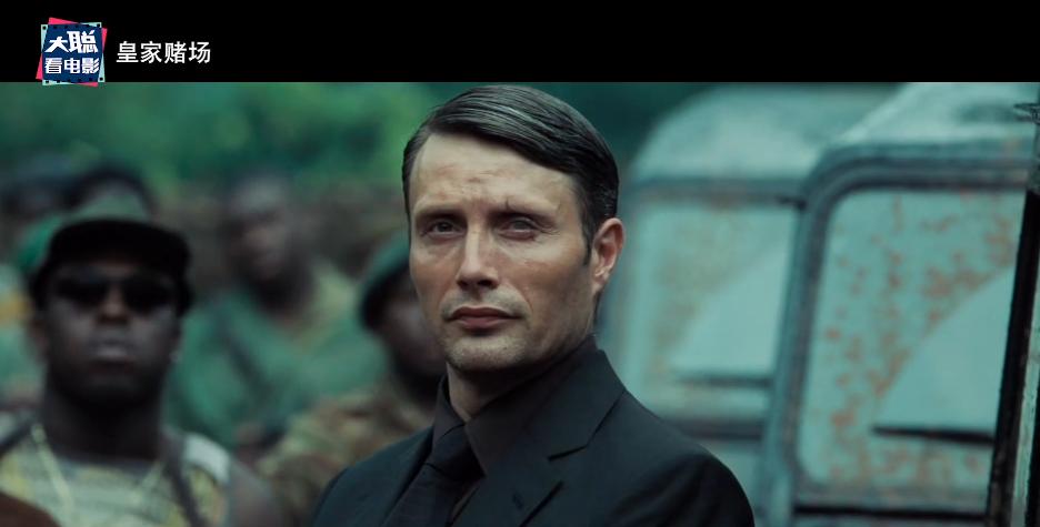 007大战皇家赌场007被上刑打哪里,007皇家赌场邦德受刑镜头分析