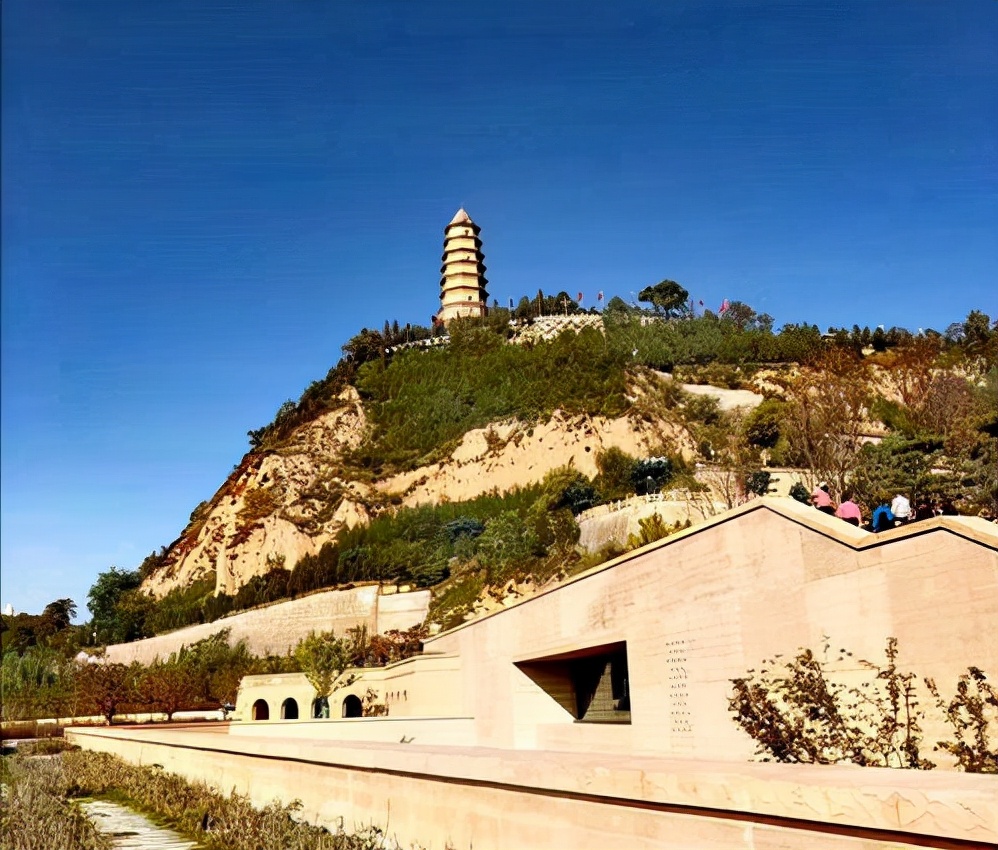 毛主席打算在延安接见一名旅长，多亏处长细心，识破他的真正身份