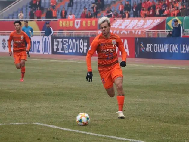 鲁能中锋成源,鲁能成源替补登场