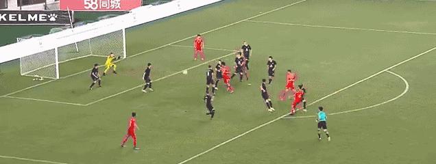 中国足球骄傲!U15国足全胜战绩夺金山杯冠军陈戌源笑开了花