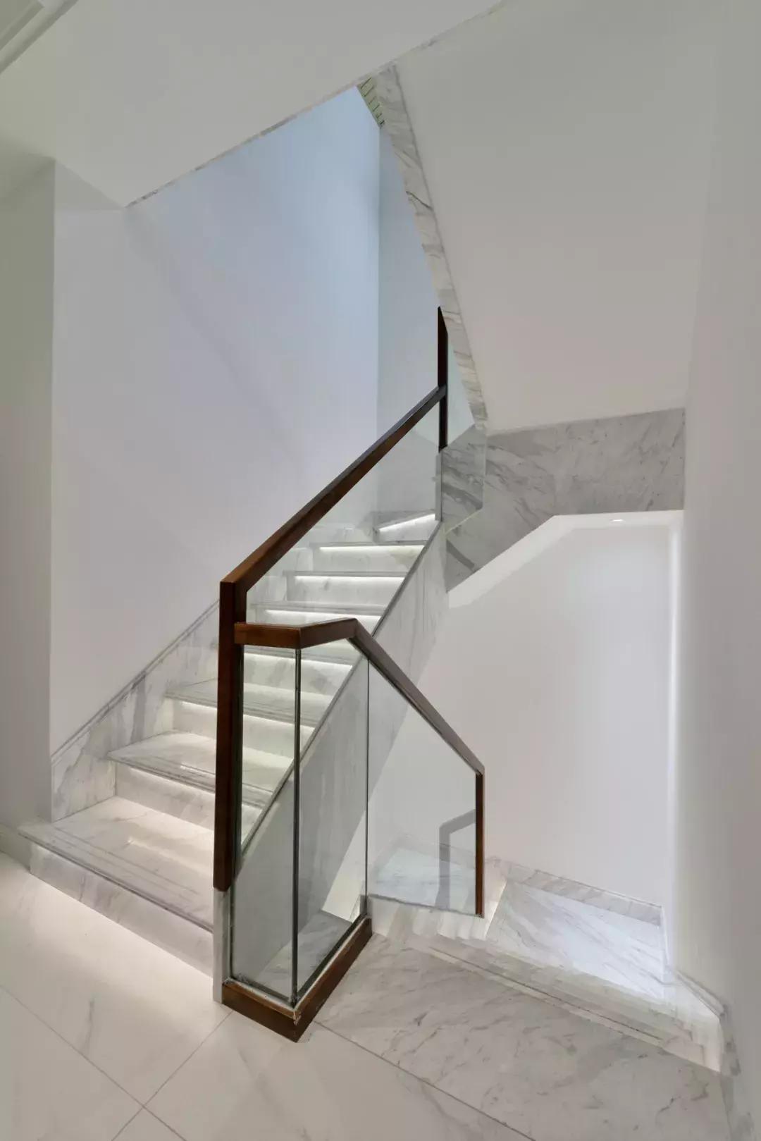 楼梯这样设计才惊艳,楼梯下空间怎么设计高级