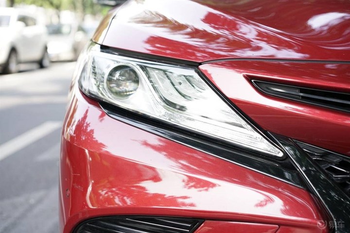 八代凯美瑞运动版红内饰,八代凯美瑞运动版电光宝石绿