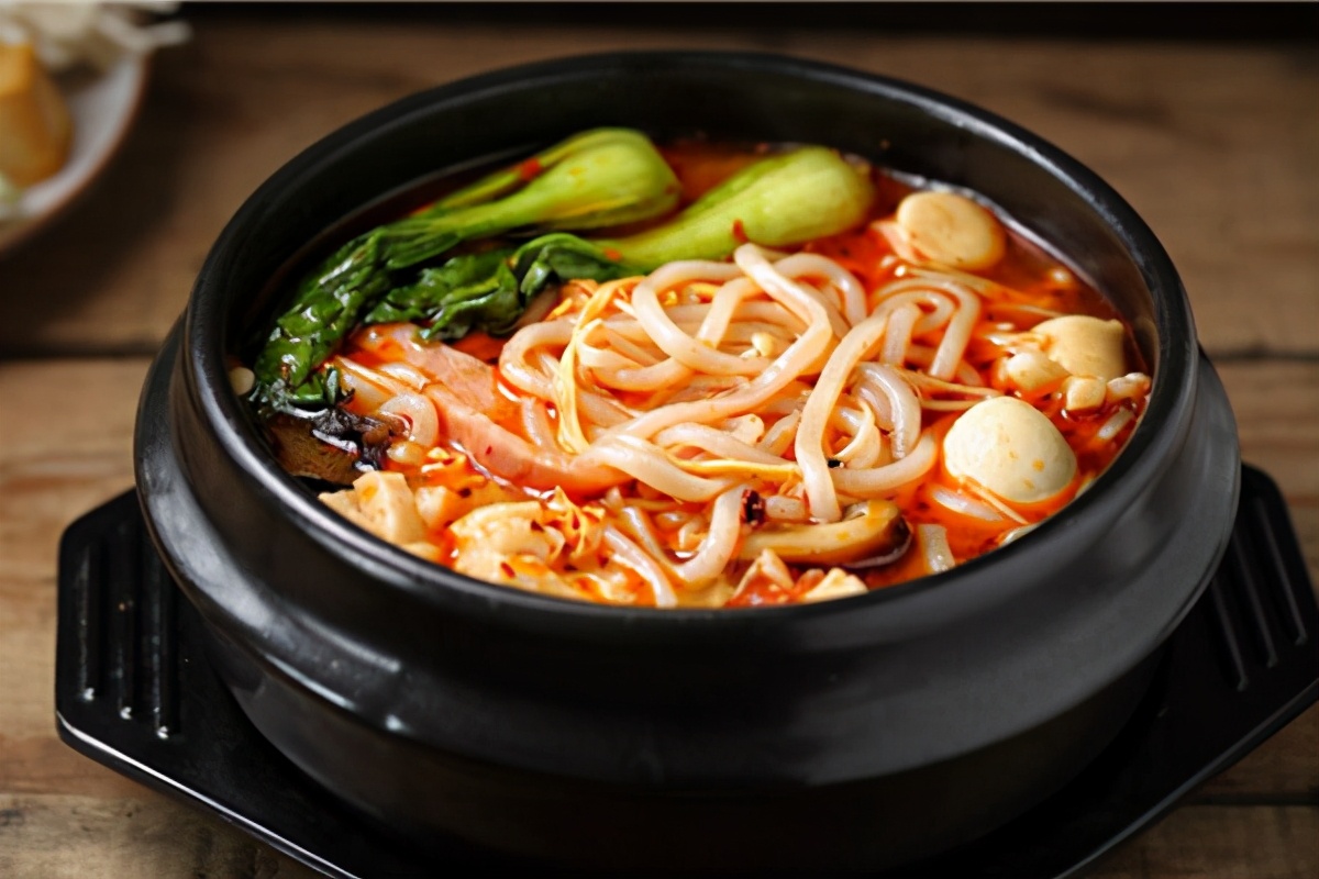 西安品诺小吃培训砂锅米线,砂锅米线制作过程