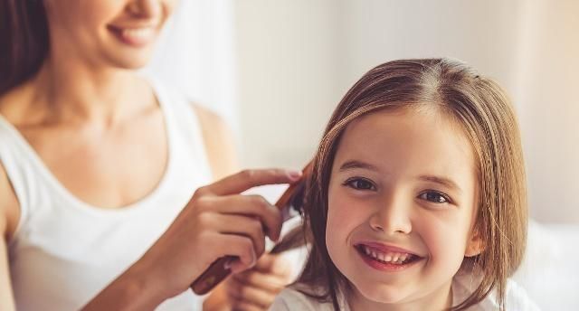 12岁女孩夹腿，去医院检查后才发现端倪，宝妈：错怪你了