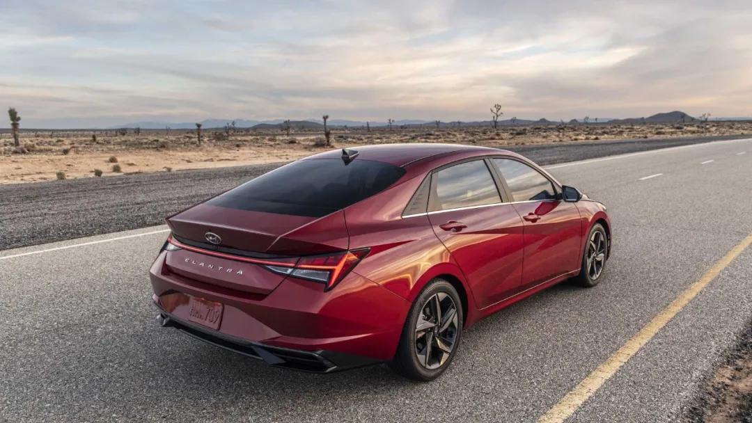 新款伊兰特没有老款的好看,老款捷达和老款伊兰特哪个油耗低