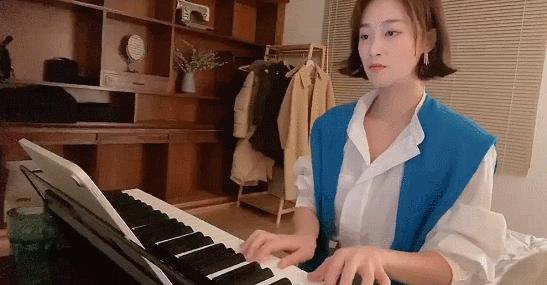 蓝盈莹和张檬对比照,张含韵蓝盈莹合照