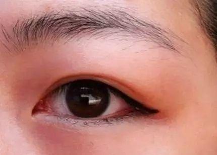 种睫毛的女生,女生种睫毛前后对比