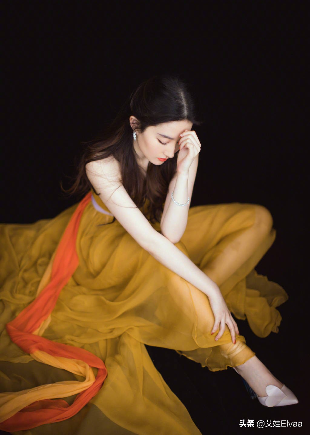 刘亦菲私下穿羽绒服,刘亦菲穿顶级高定