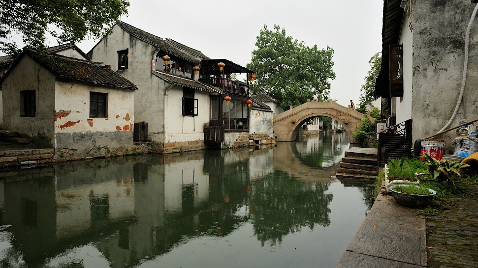 苏州同里古镇和周庄哪个好玩点呢,周庄古镇与同里古镇哪个更值得去