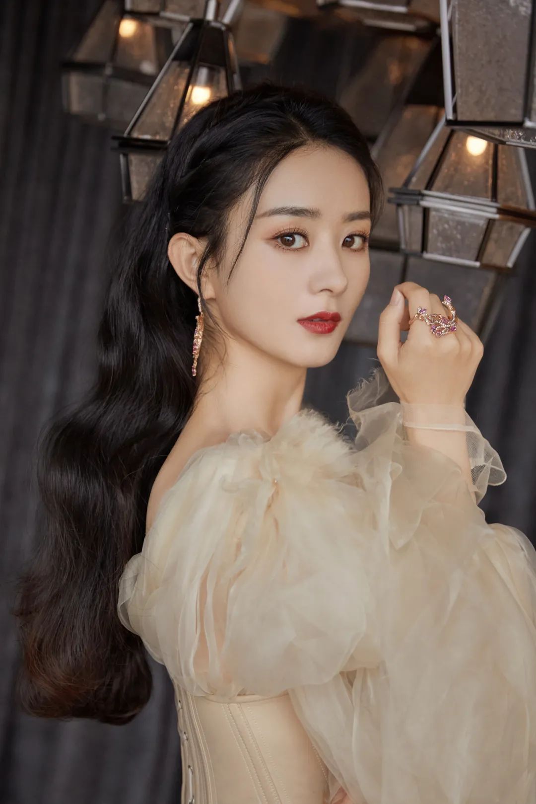 圆脸减龄发型可扎可披图片,短圆脸适合的扎发