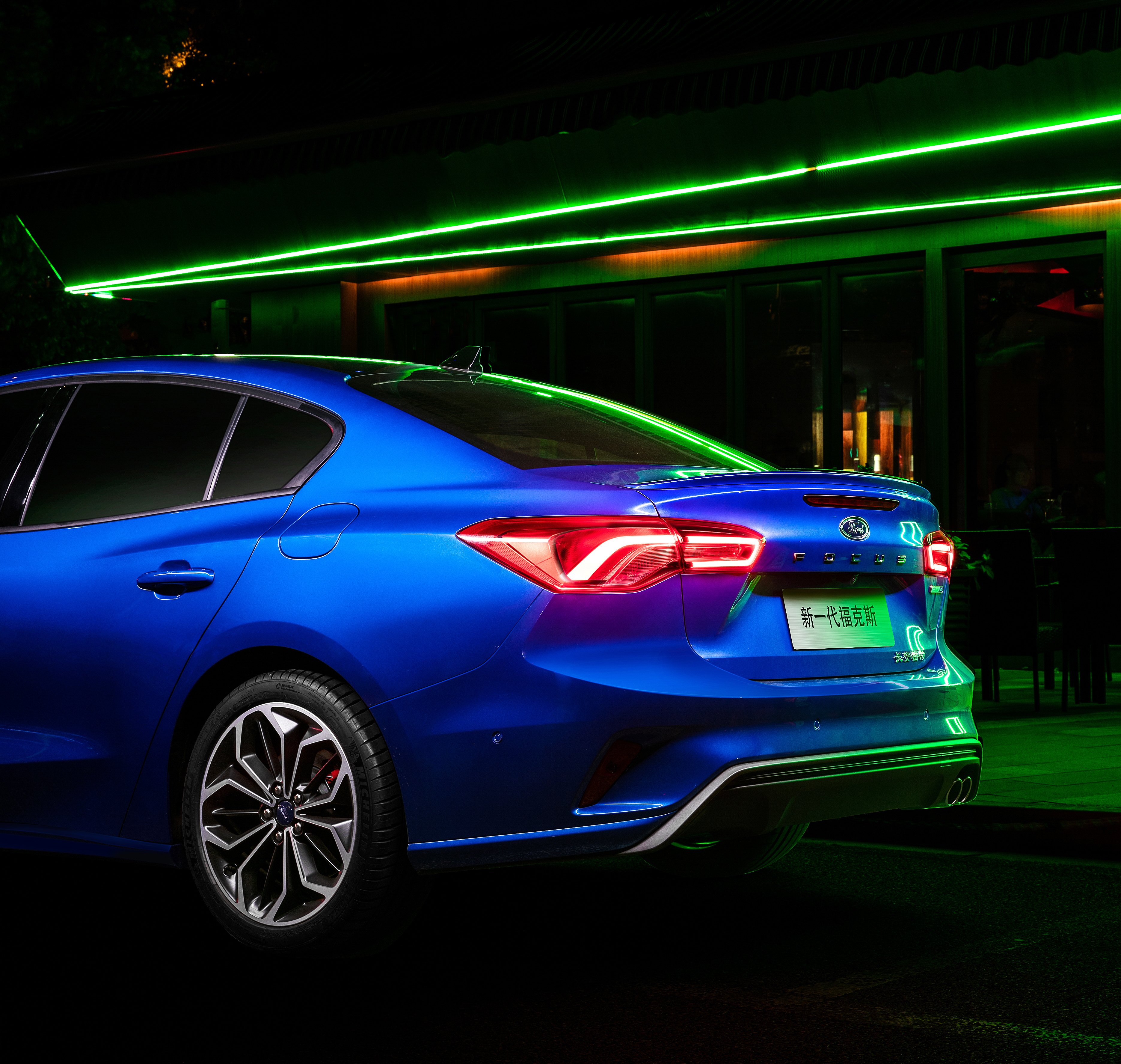 两厢车驾驶感受和三厢有区别吗,两厢车和三厢车差别在哪