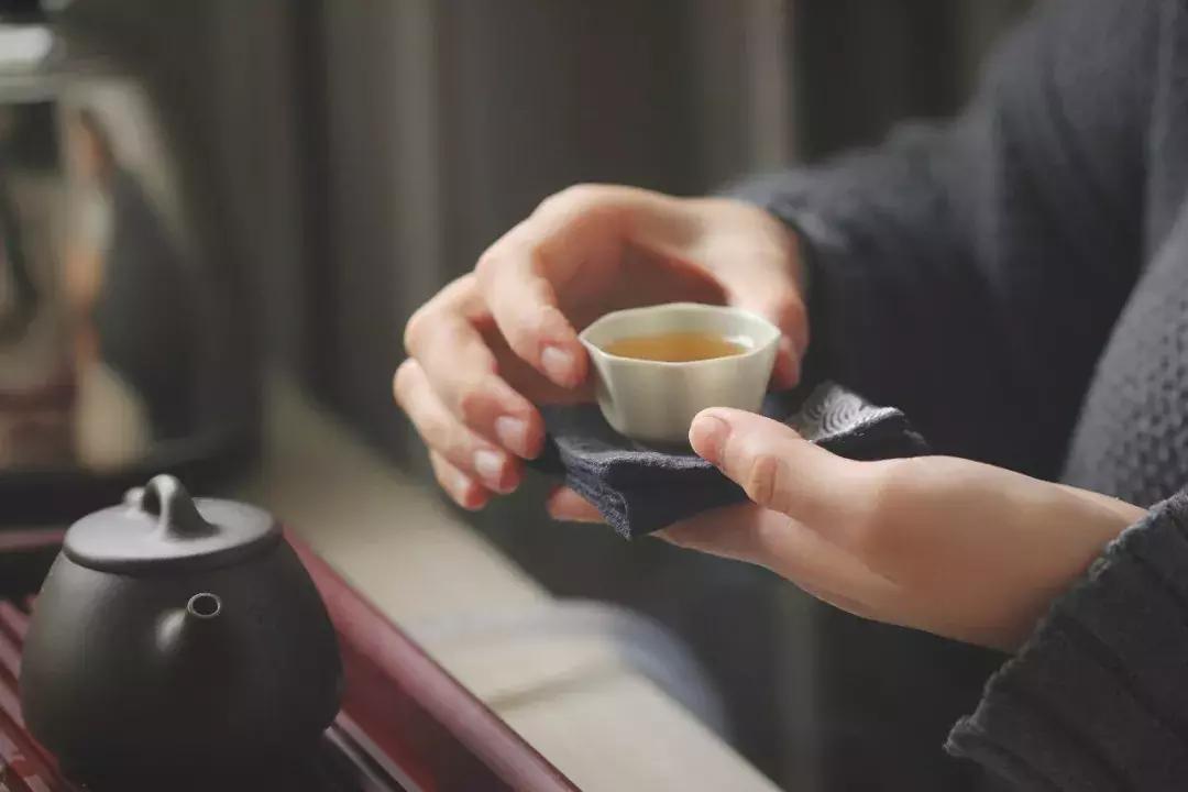 干泡茶盘和湿泡茶盘有什么分别,泡茶干泡与湿泡