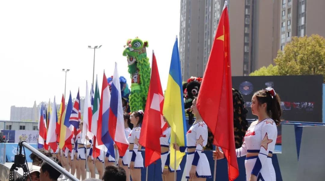 跑酷比赛高手视频,跑酷高手齐聚重庆