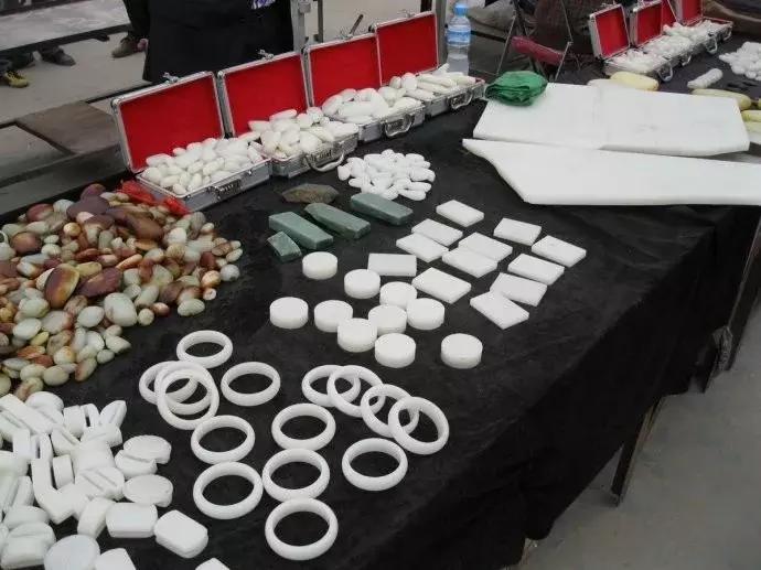 和田玉简单辨别真假方法,和田玉真假辨别最简单方法