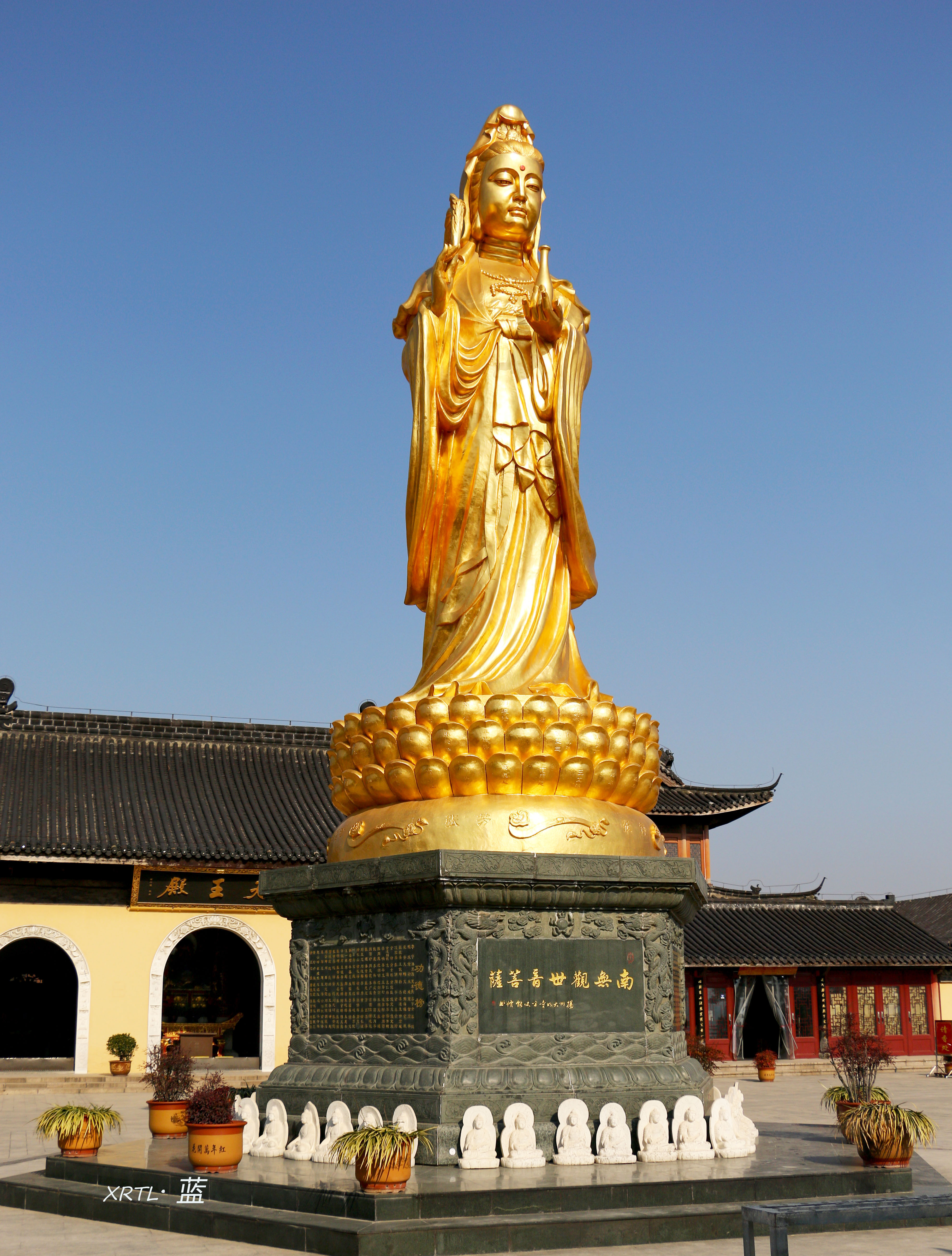 一座历史悠久的古寺,悬崖下的名刹古寺
