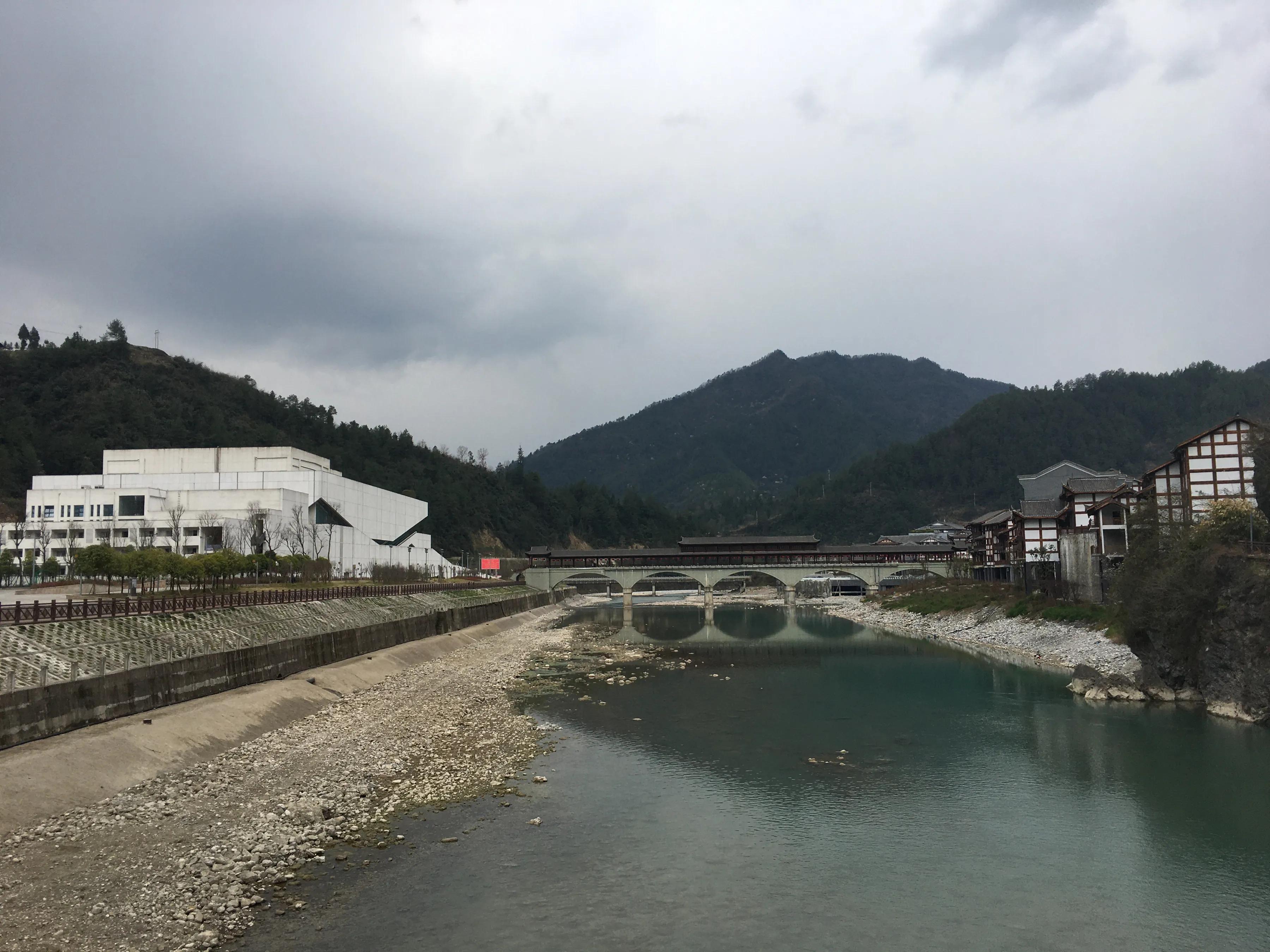 四川鸡鸣三省大峡谷,巴山峡谷荡秋千视频