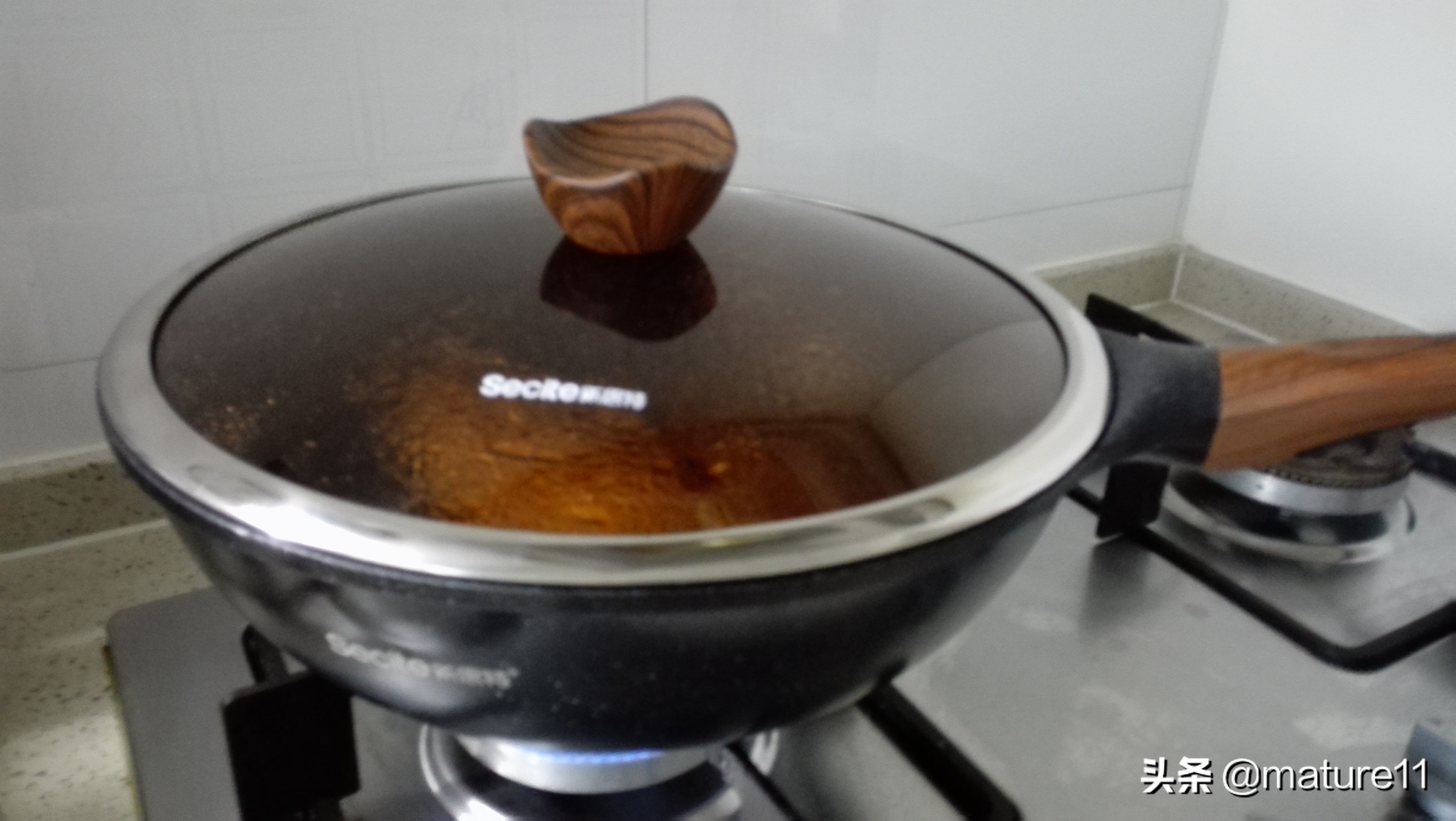 几招儿教你做鱼不粘锅不破皮、不散，鱼肉嫩又入味的方法，别错过