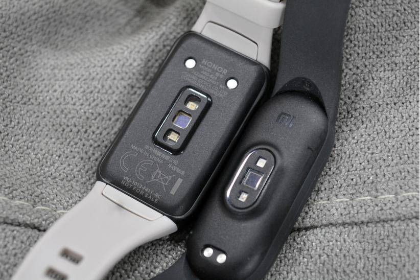 小米手环5跟小米手环6有什么区别,小米手环6比小米手环5多什么