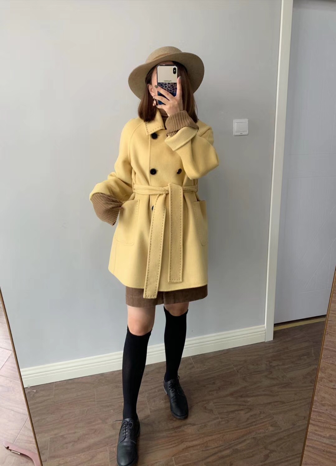 不同版型深灰色双面羊毛大衣穿搭,羊毛绒大衣怎么穿不显臃肿