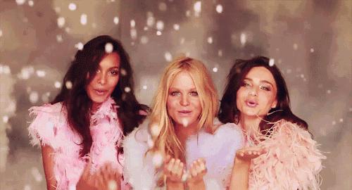 家里不穿的旧衣服都扔掉,家里不穿的旧衣服别再扔垃圾桶了