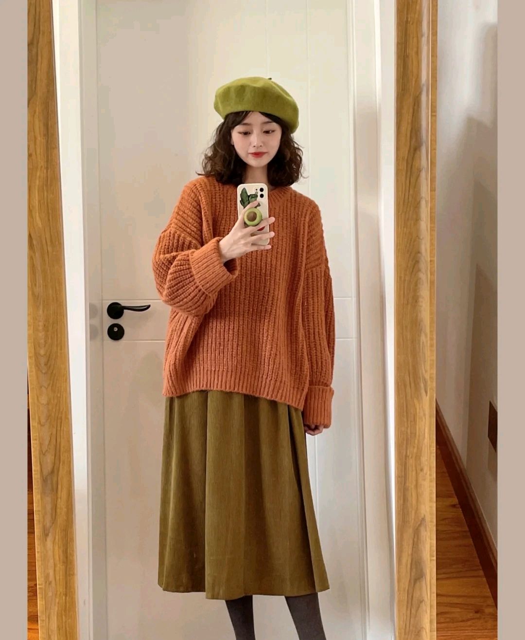毛衣内搭搭配半身裙,毛衣搭半身裙怎么穿显身材