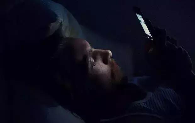 手机到底要不要贴膜和戴手机壳,手机曲屏贴什么膜好