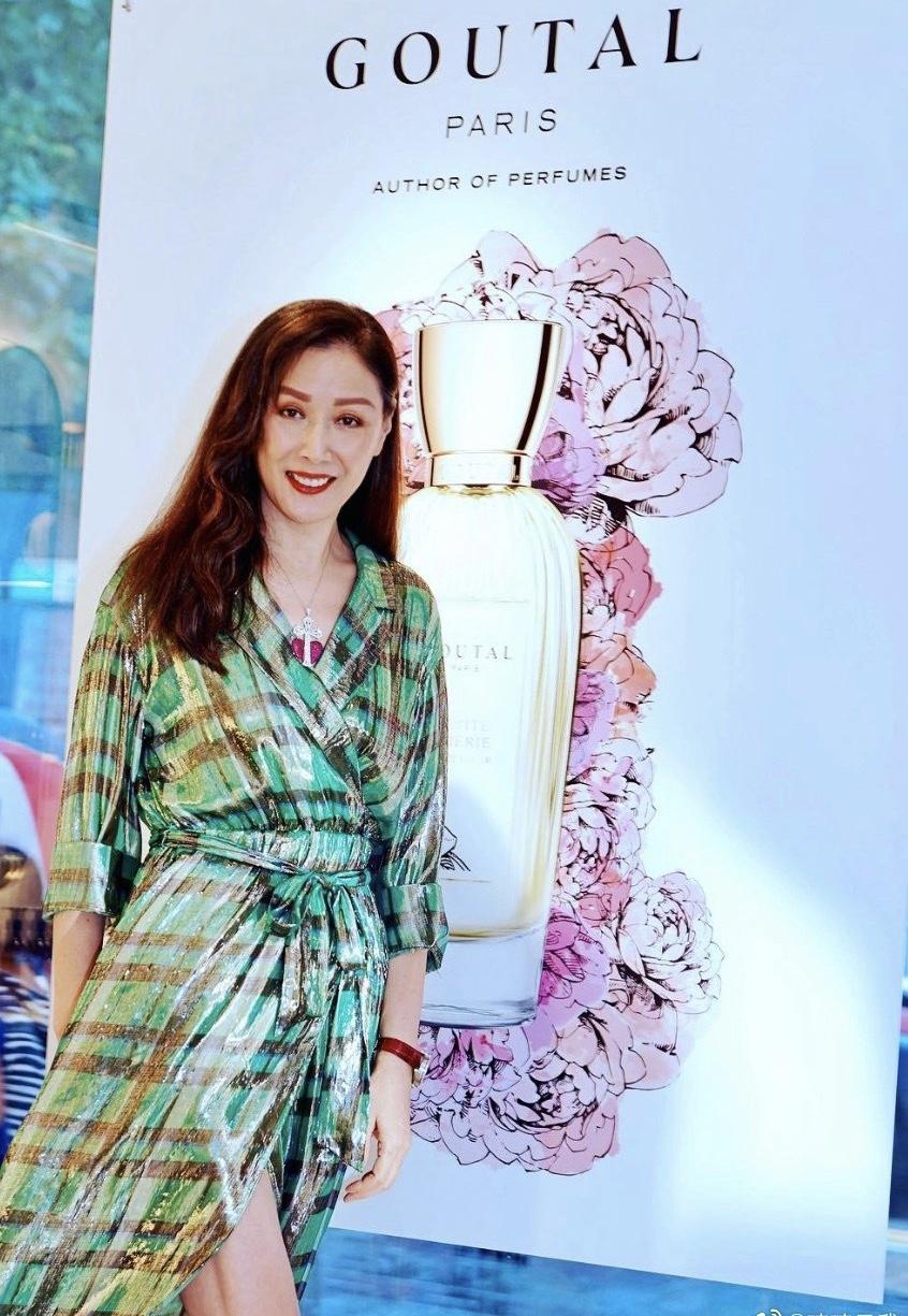 身高188cm的琦琦,琦琦黑色连衣裙