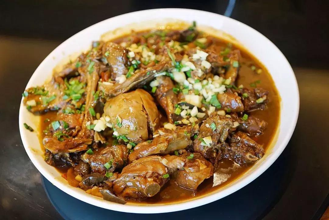 柴火灶铸铁大锅,大铁锅炖羊肉面