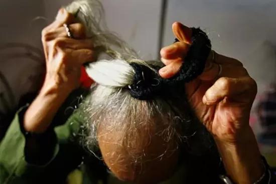 百岁做裸模！同居90后女友！他还曾援过朝，拾过荒，中过毒