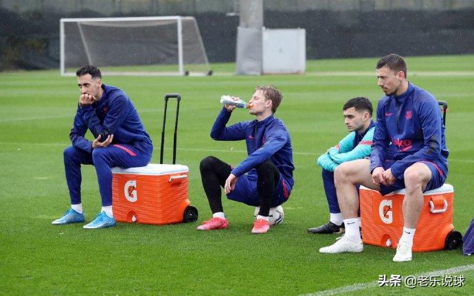 朗格莱又成“背锅侠”，巴萨的这种进攻套路，范戴克来了也没用