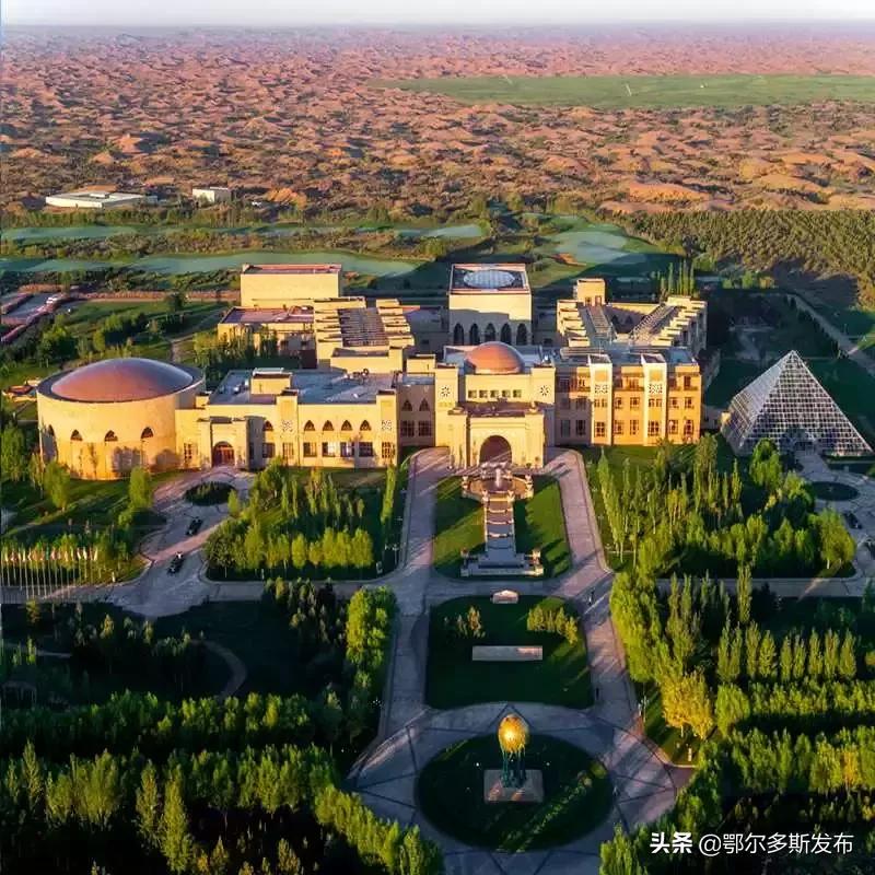 中国可以夜晚看星星的沙漠,迪拜沙漠与大海交汇的奇观