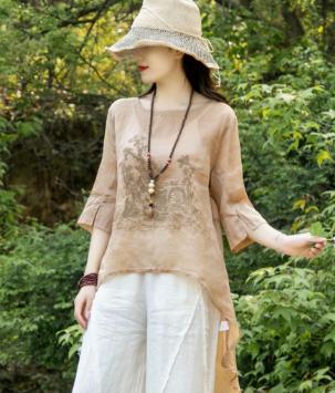 碎花裙这样穿气质又温柔,假如我是70后一定要打扮年轻点