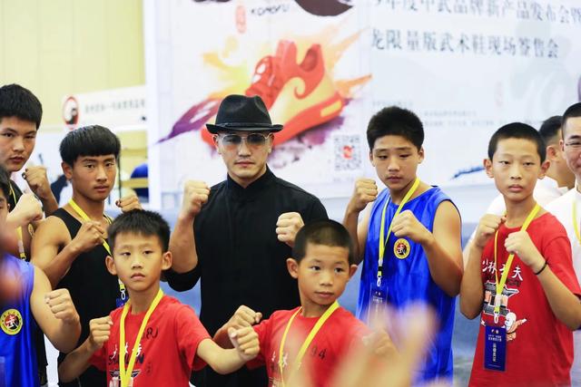 武僧一龙腰伤是怎么治疗的,一龙恢复腰伤的视频