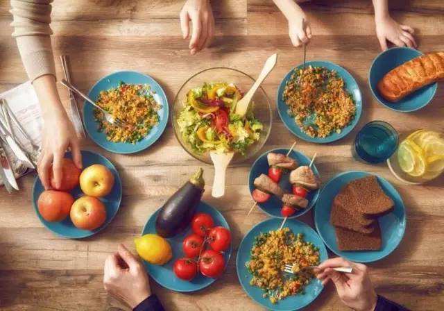 多吃黑巧克力不仅能减肥，还对心脏有好处？医生说：没那么简单