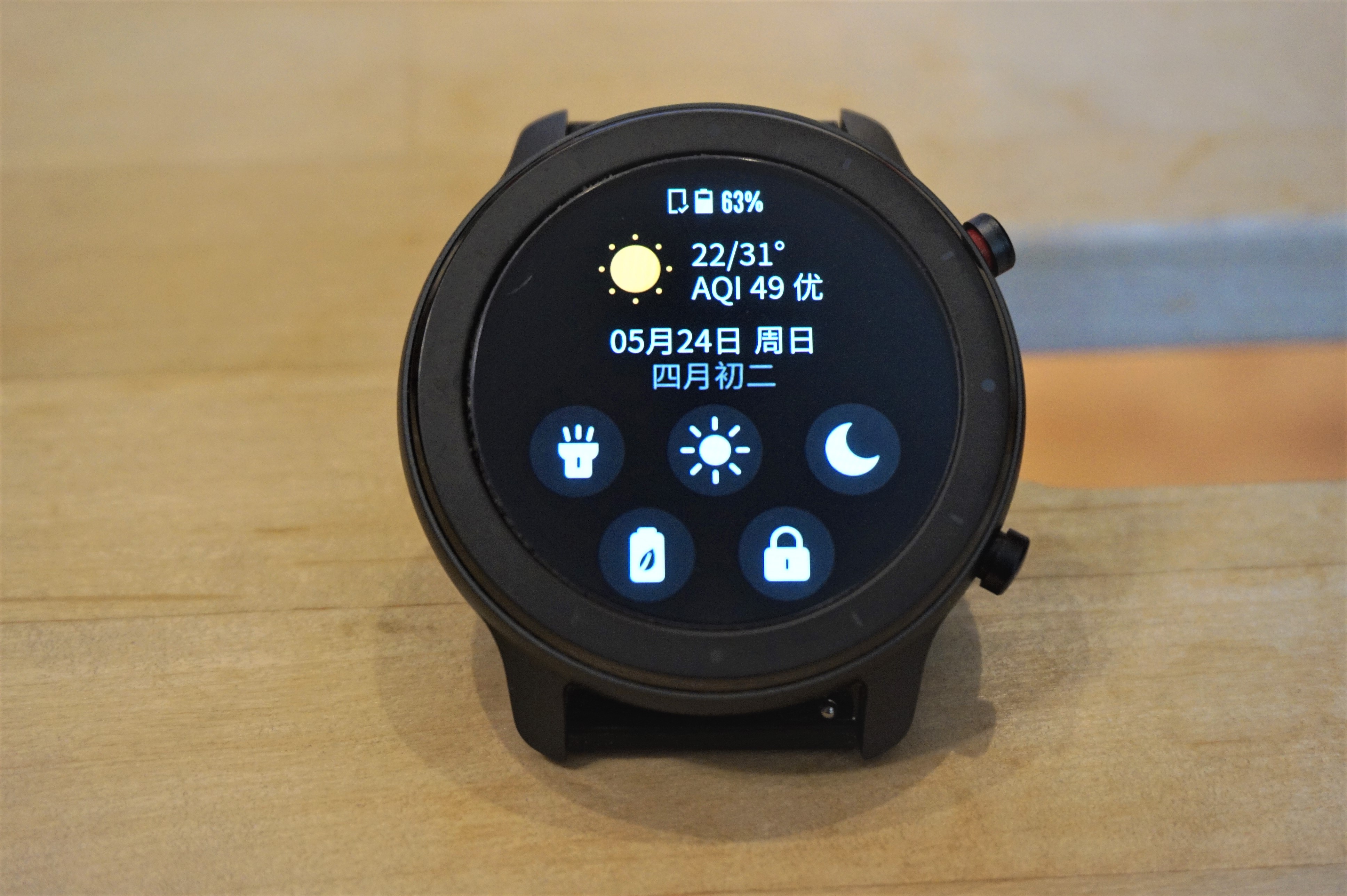 applewatch能和哪款手表相媲美,有了智能手表还要买智能手环