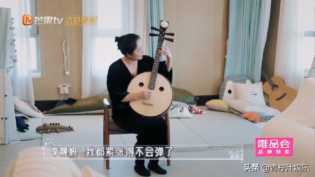 李佳航1岁儿子是个机智boy，徒手挤橙汁，李晟买一块碗89元不嫌贵