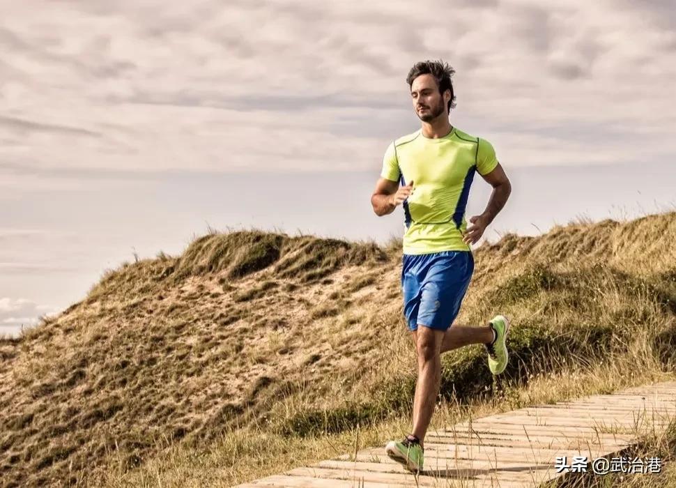 教你一招就能搞定膝盖疼痛,一招缓解膝盖疼减肥在家就能练