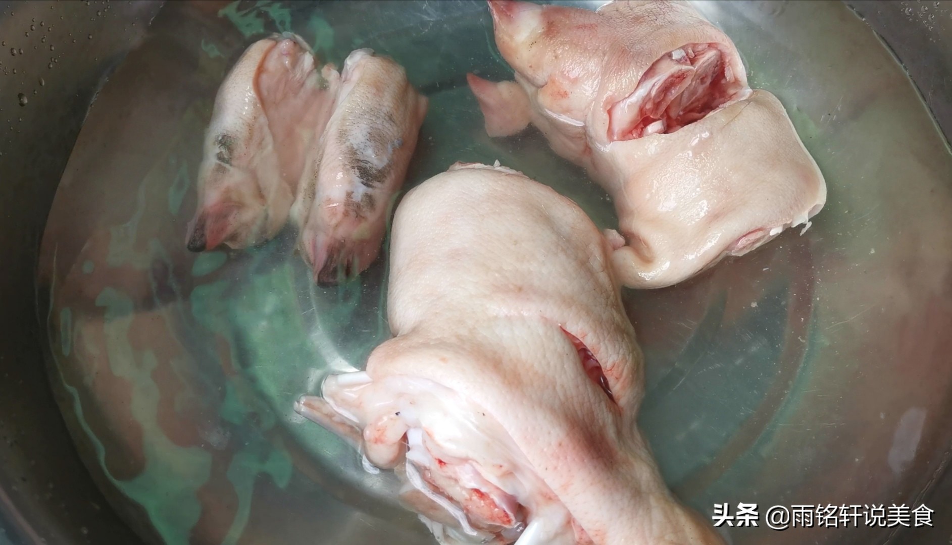 墨鱼干炖猪蹄做法,福建墨鱼干炖猪脚的家常做法