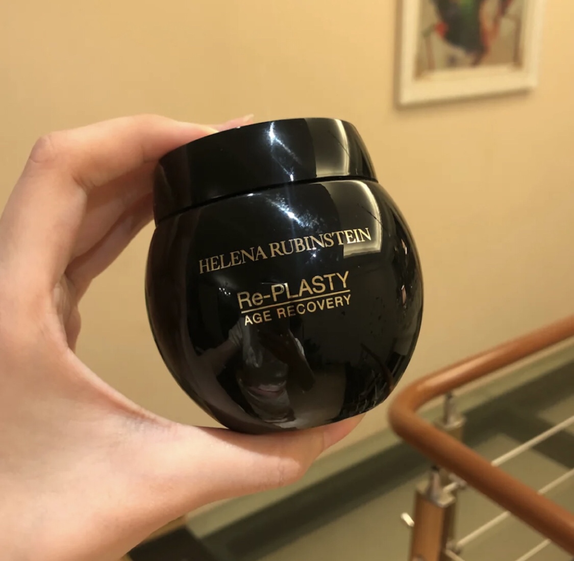 熬最晚的夜用最好的化妆品,熬最晚的夜用最贵的护肤品表情