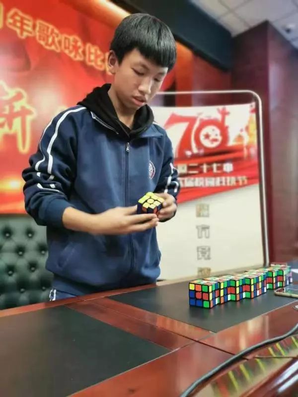 科技创造梦想 双拥共谱华章——太原市第二十七中