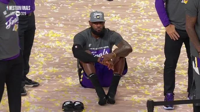 詹姆斯砍下16+10+8,詹姆斯40+18+9比赛回顾