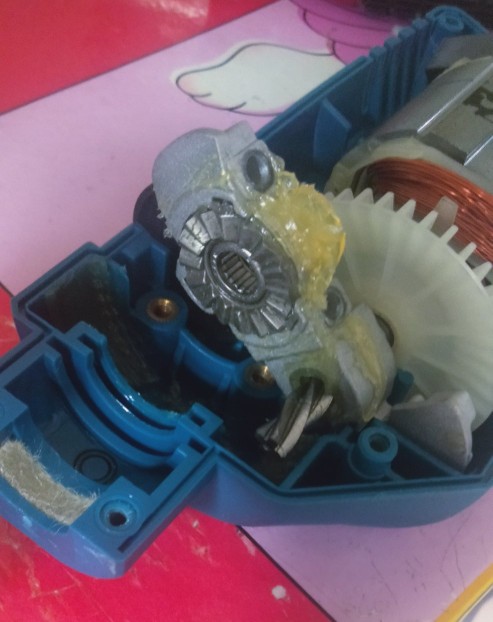 晶思达手电钻开关总成内部构造,插电款带冲击的手电钻