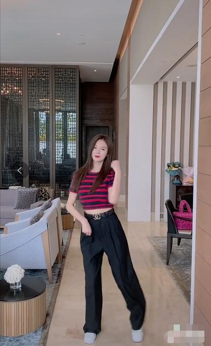 沈梦辰表演被泼脏水,沈梦辰豪宅热舞视频