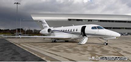 足坛球星私人飞机,足球球星坐私人飞机