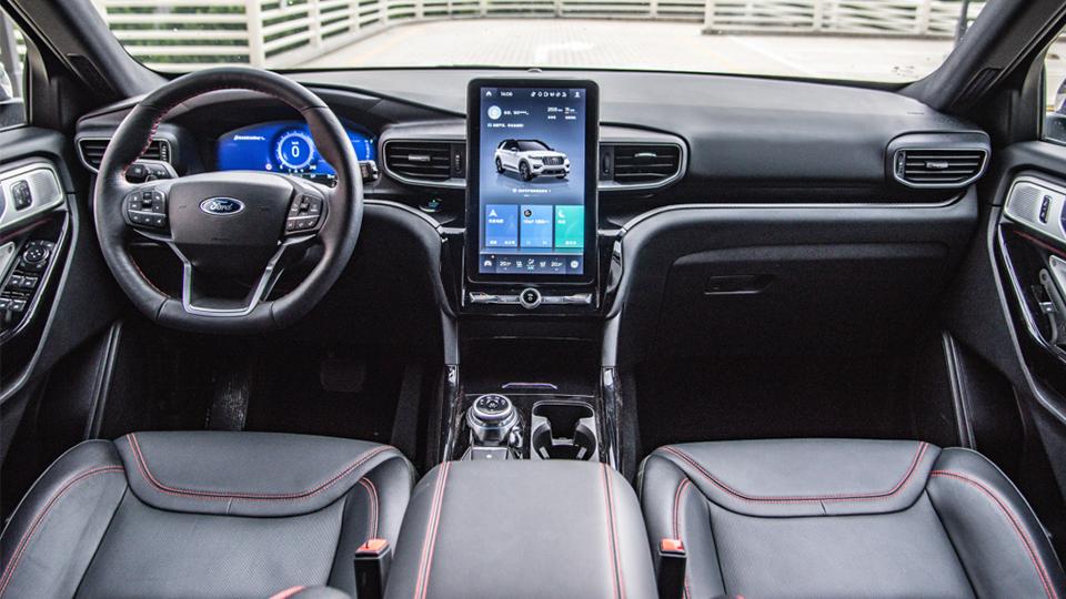 最新款长安福特探险者7座suv车型,中大型suv探险者值不值得买