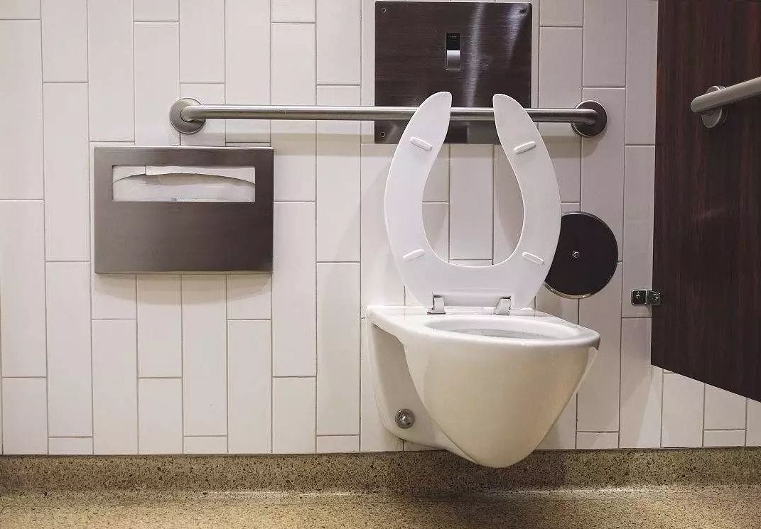 别再盲目跟风了，卫生间里的“网红爆款”，如今成为了“鸡肋”