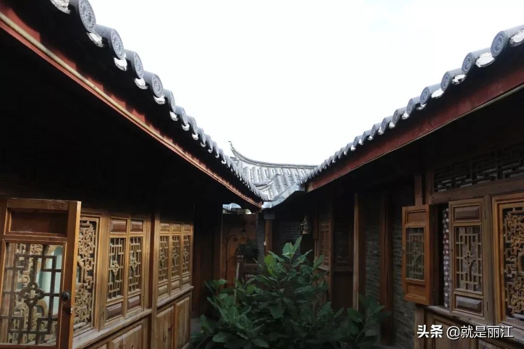 在丽江也能住豪华的酒店,丽江古城观景喝茶