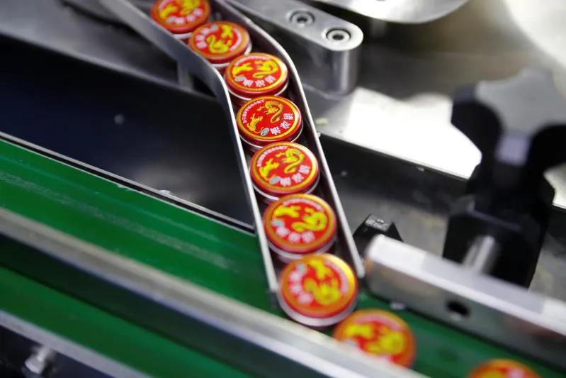 上海王牌产品“龙虎清凉油”原材料断供了，困意来袭的时候还有清凉油抹吗？|申晨间